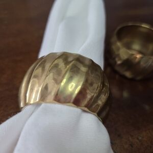 Gold Napkin Ring Set. (SET OF 4)